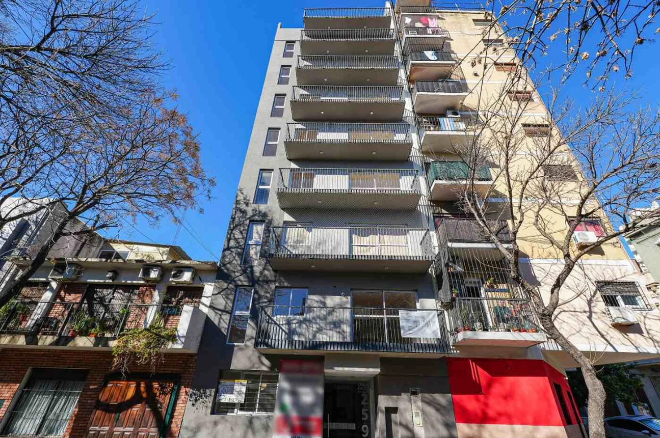 Fachada del edificio de Carlos Calvo 2590